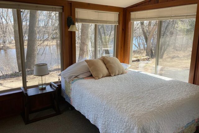 River Cabin - bedroom